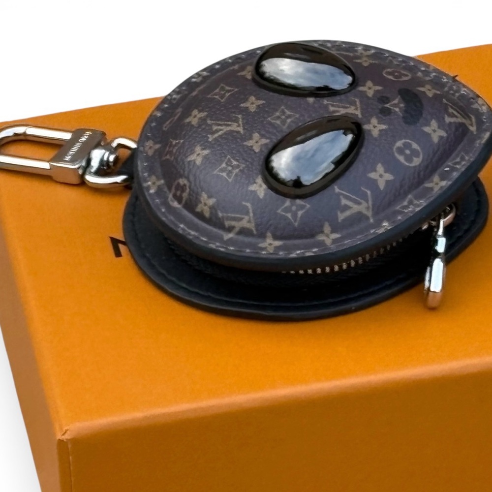 Louis Vuitton Brown Bag Charm/Coin Pouch - Picture 5 of 13